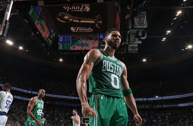 中显得略显 中显得略显