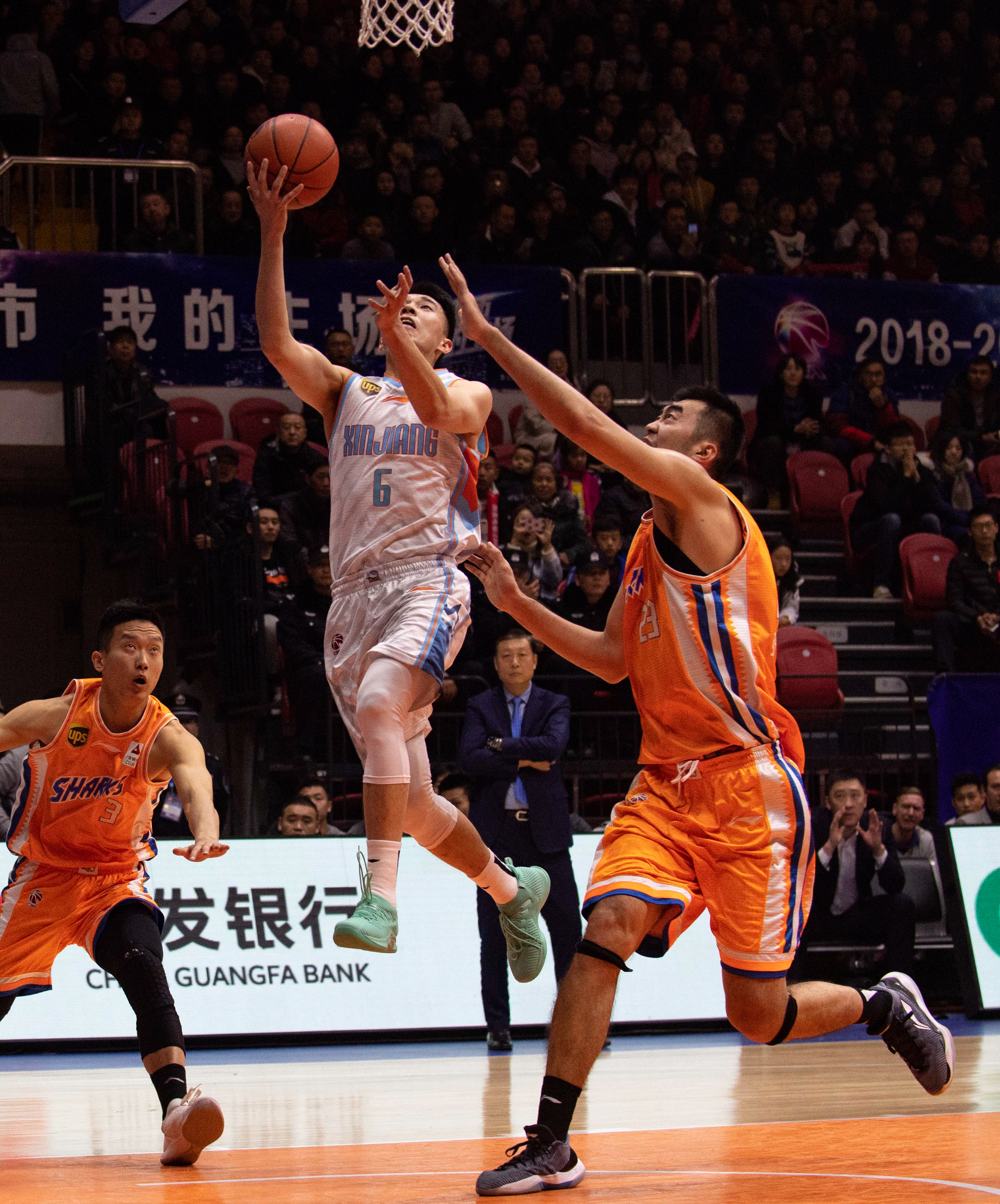 中显得略显 中显得略显