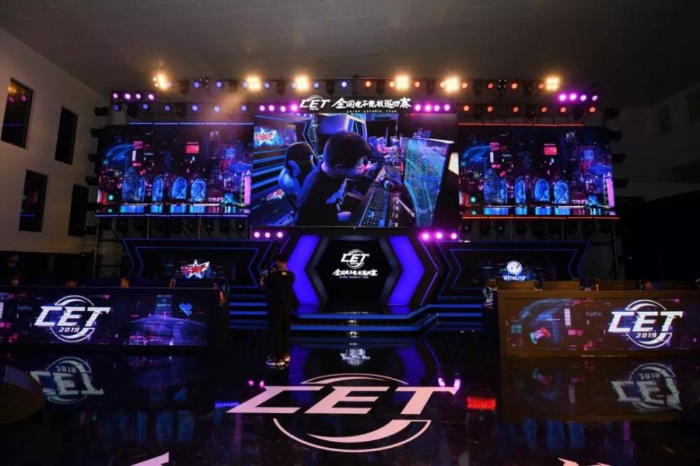 罗伊斯在伤 罗伊斯在伤